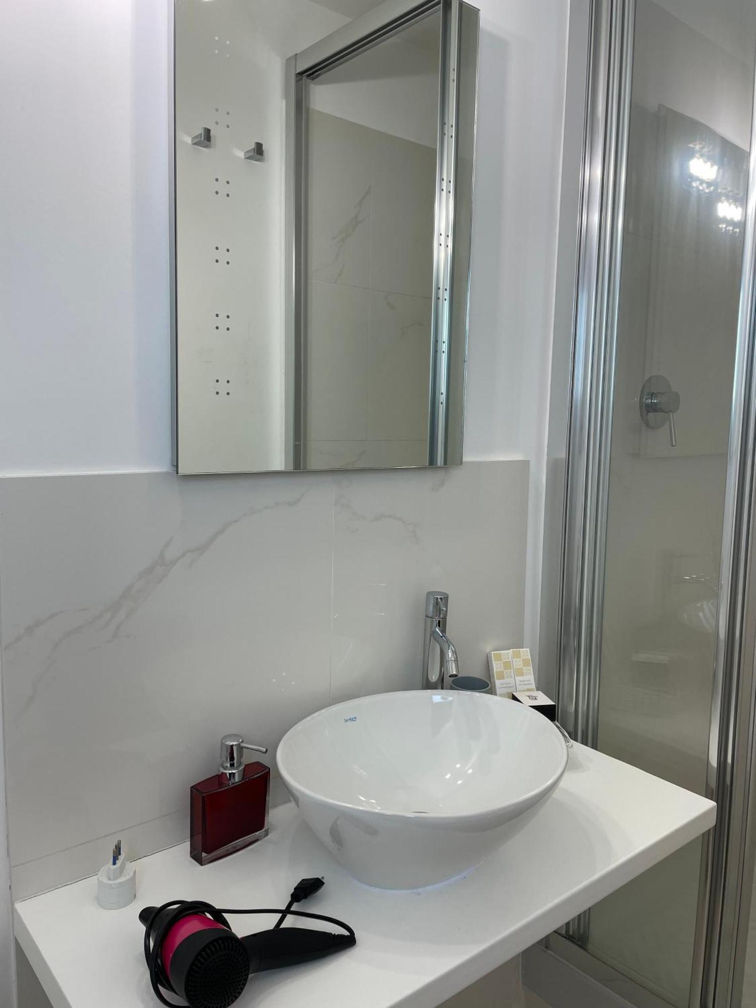 Seven Boutique Hotel Сестри Леванте Стая снимка