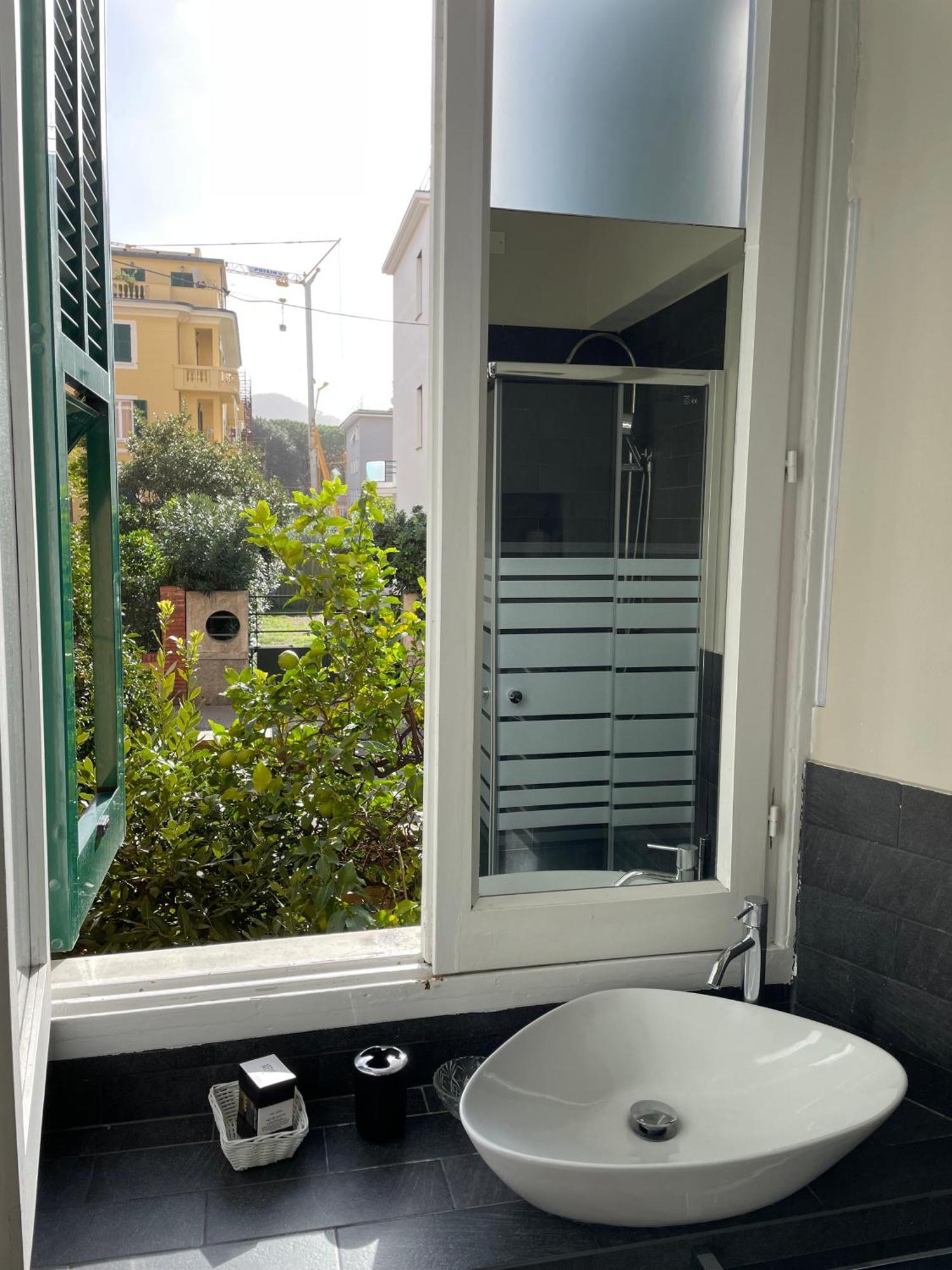Seven Boutique Hotel Сестри Леванте Стая снимка
